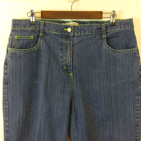 Bill Blass stretch capris with green gingham cuffs - Picture 5 of 11